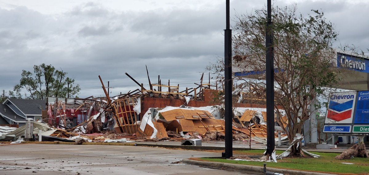 AaronRigsbyOSC's tweet image. Significant damage all over Lake Charles #Laura