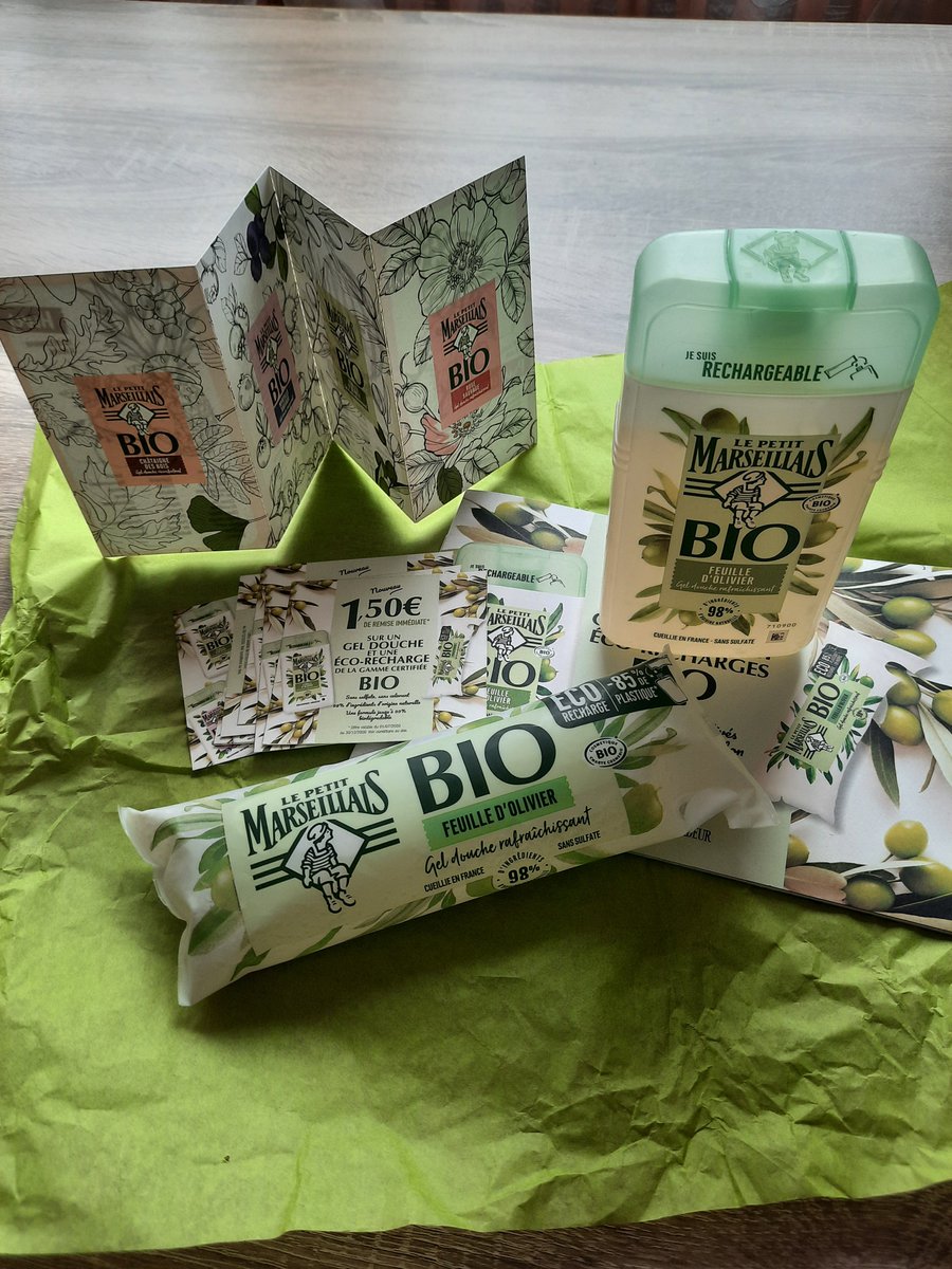 lisatesteuse's tweet photo. Je teste le gel douche feuille d'olivier. Le parfum est très agréable. Seul bémol, le gel est trop liquide Après la douche, la peau est très hydratée. Le parfum tient très peu de temps, dommage! L'écho recharge est très pratique et facile d'utilisation, très bien pour la planète. https://t.co/0nAAENFIhz