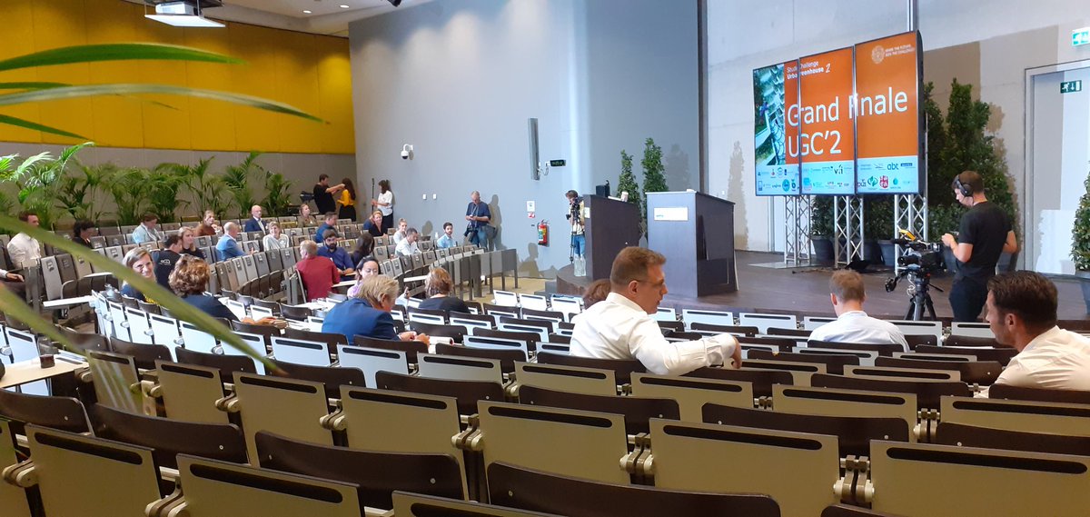 Waiting for the Grand Finale to start!
#urbangreenhousechallenge