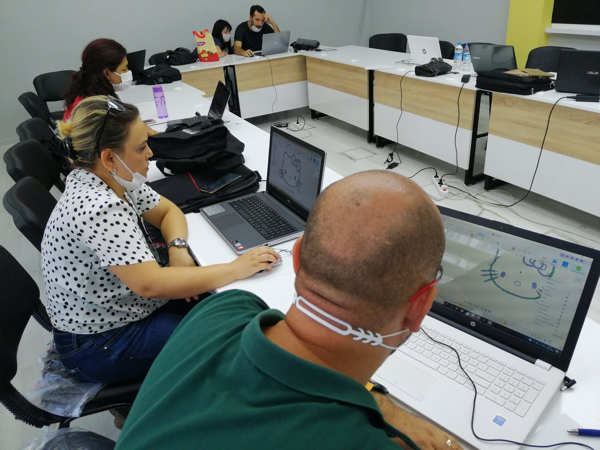 inamli's tweet image. Yenep çerçevesinde Afyonkarahisar İl Milli Eğitim Müdürlüğü ile ortak organize edilen Fusion 360 3D Tasarım Eğitimi 4. gününde... #robotis #robotsepeti #zaferkatr33 #yenep #kendinyap #afyonilmem #AfyonValiligi #gokmen_cicek_