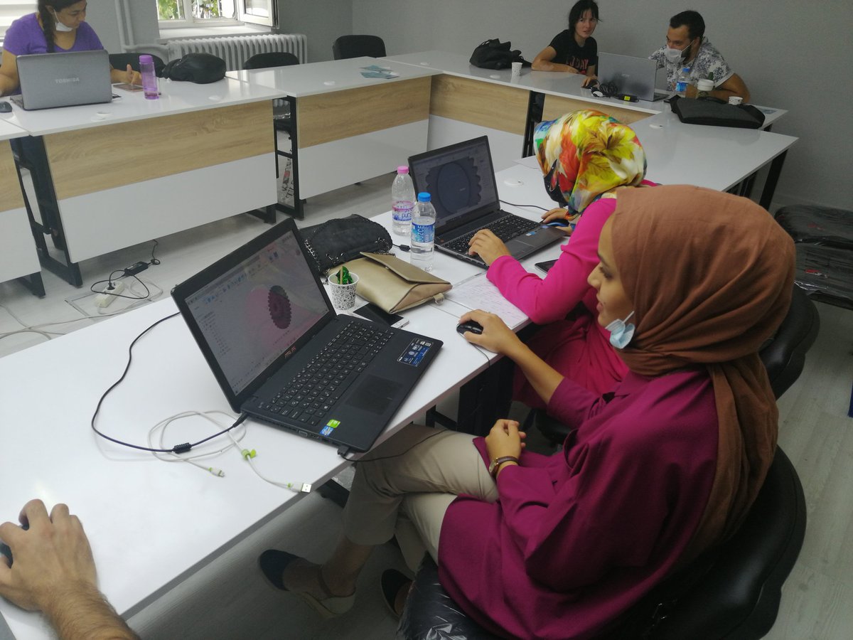 inamli's tweet image. Yenep çerçevesinde Afyonkarahisar İl Milli Eğitim Müdürlüğü ile ortak organize edilen Fusion 360 3D Tasarım Eğitimi 4. gününde... #robotis #robotsepeti #zaferkatr33 #yenep #kendinyap #afyonilmem #AfyonValiligi #gokmen_cicek_
