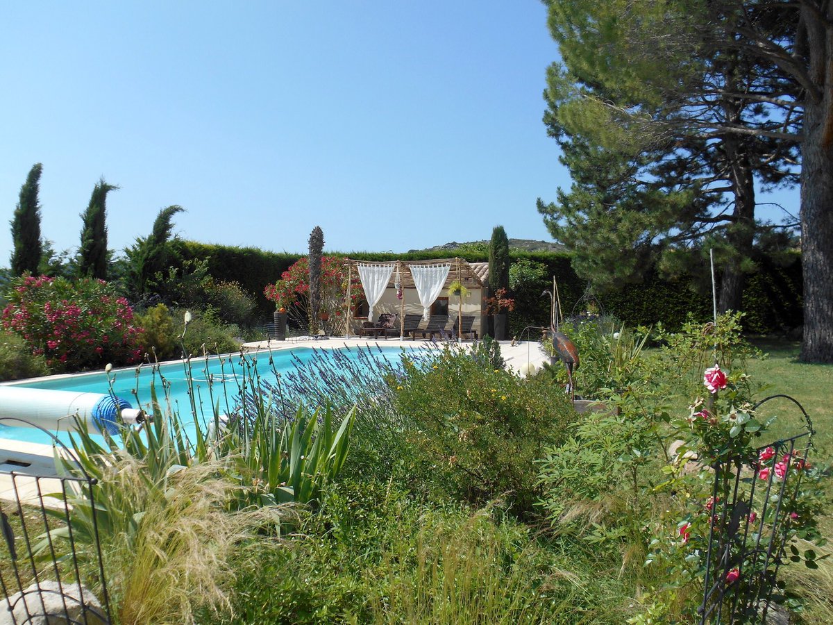 Vous cherchez un lieu sympa pour vous réunir à la rentrée? Contactez nous! louerdehors.com