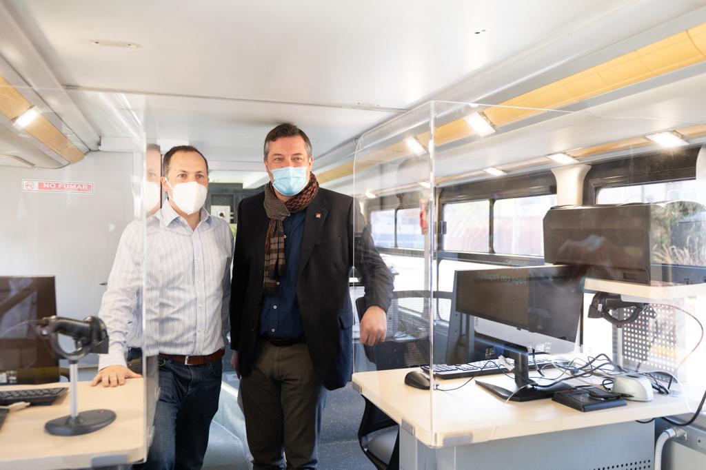 Los servicios disponibles serán:
✅Reimpresión de CuentaRUT, chequera electrónica y cuenta corriente.
✅Entrega de tarjetas de coordenadas.
✅Activación de claves ATM e internet.
Bloqueo/desbloqueo de cuentas.
✅Atención de cualquier consulta de los clientes