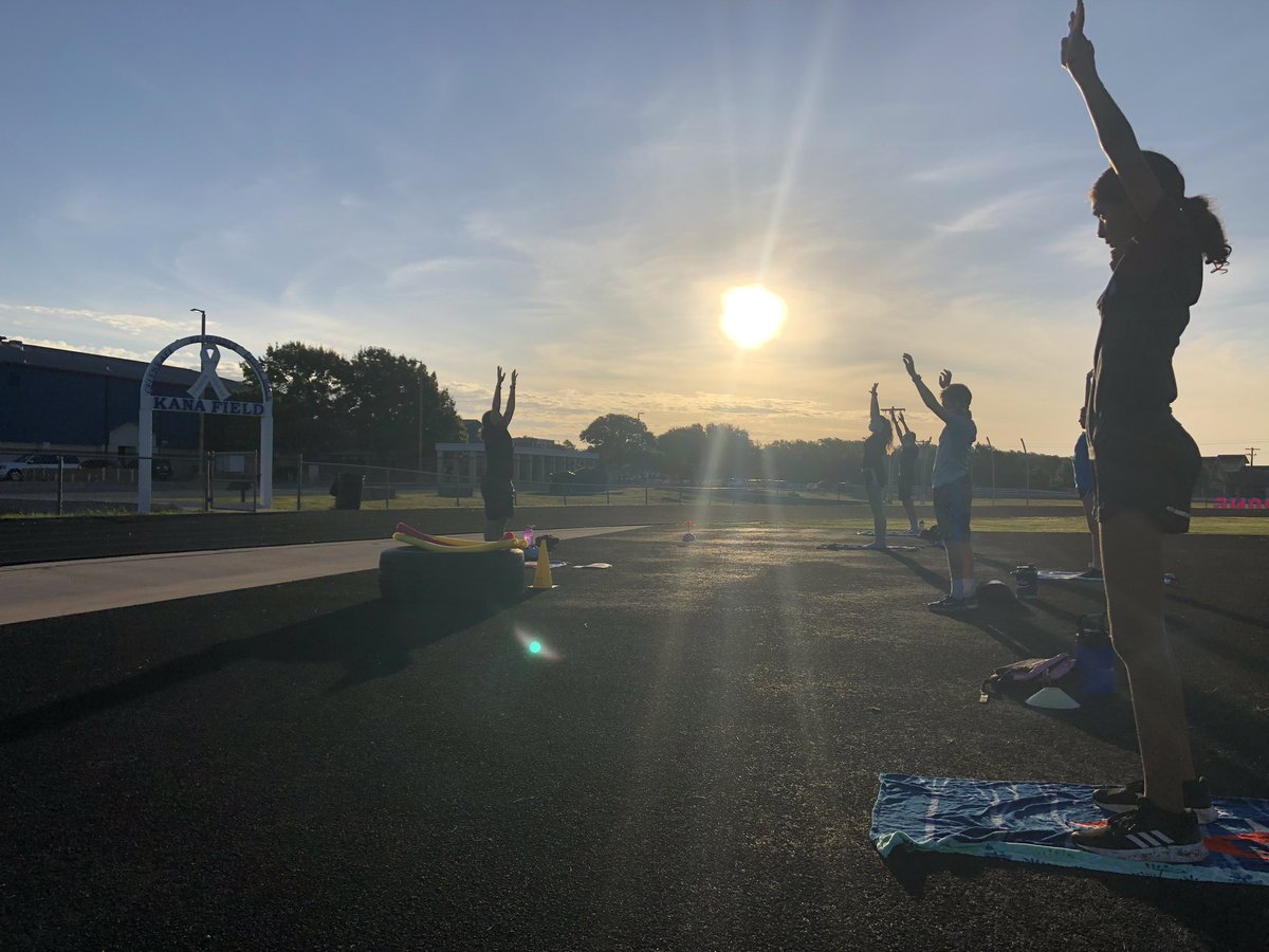 MsYzaguirre's tweet photo. Finishing up the workout with some #yoga #bartonstrong #SchoolReopening https://t.co/iSTNO26P5E
