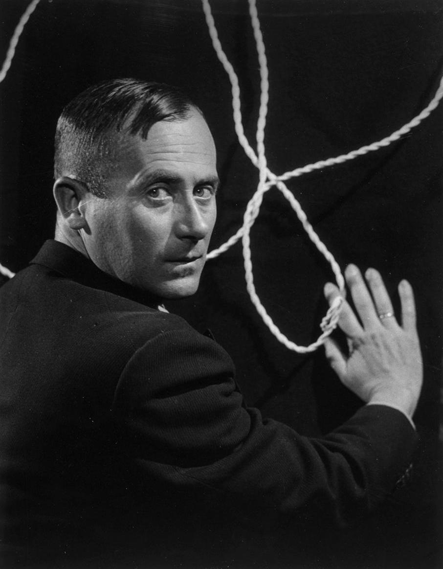 fundaciomiro's tweet photo. 📅 Un dia com avui de l'any 1890 va néixer #ManRay, amic de #JoanMiró i amb qui va realitzar el 1937 un 'cadavre exquis', amb Morise i Tanguy. Juliet Man Ray va fer donació d'aquest 📷 retrat a la #FundacióMiró el 1985 amb motiu de l’#exposició en homenatge a Miró. https://t.co/kQ9eRkt48V