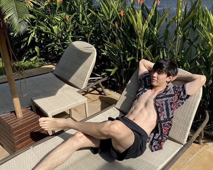RaikantopeniPHL's tweet photo. Make your nights extra steamy with #NewThitipoom🔥

Oh pigilan ang sarili ha! Charot!😆

📷 @new_thitipoom’s IG
#ThaiBL 
#BoysLove 
#RaikantopeniPHL https://t.co/wZtBxeBBIH