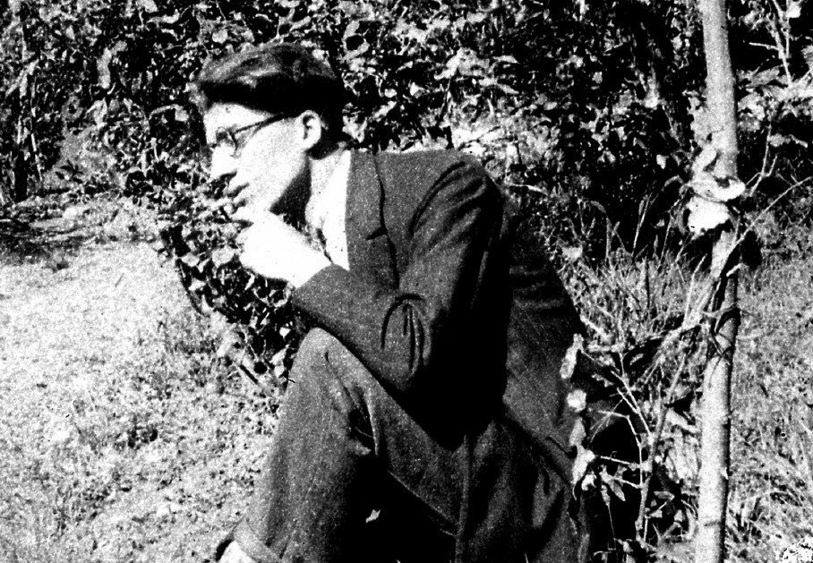 adasarter's tweet photo. Cesare Pavese se quitó la vida un 27 de agosto. Una de las páginas más bellas de la literatura sobre el verano lleva su firma. https://t.co/nM19SexDX6