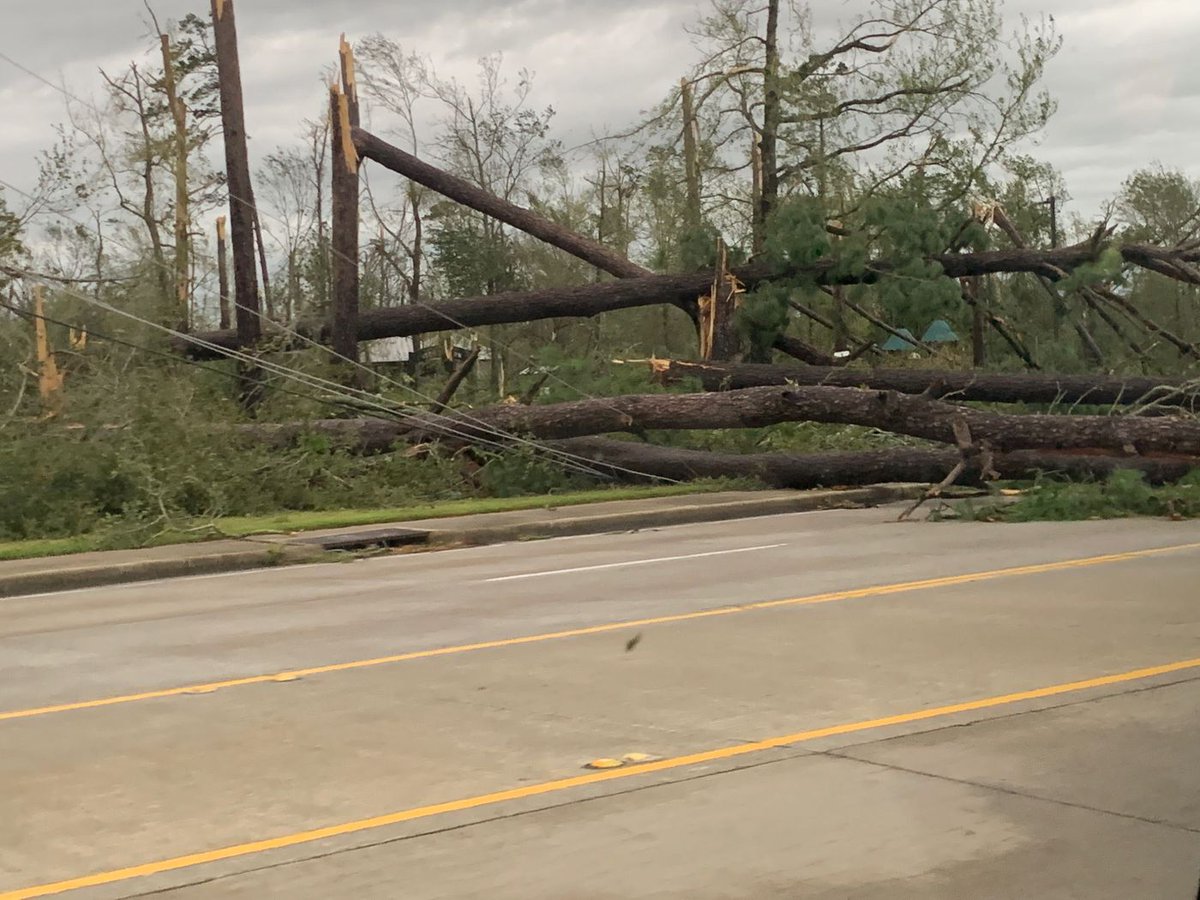 AndrewWMBF's tweet image. Photos are coming in like crazy to our sister station, KPLC. Here's additional damage of the destruction from #Laura in Lake Charles. Unreal. @wmbfnews @jamiearnoldWMBF @JessicaDobsonWX