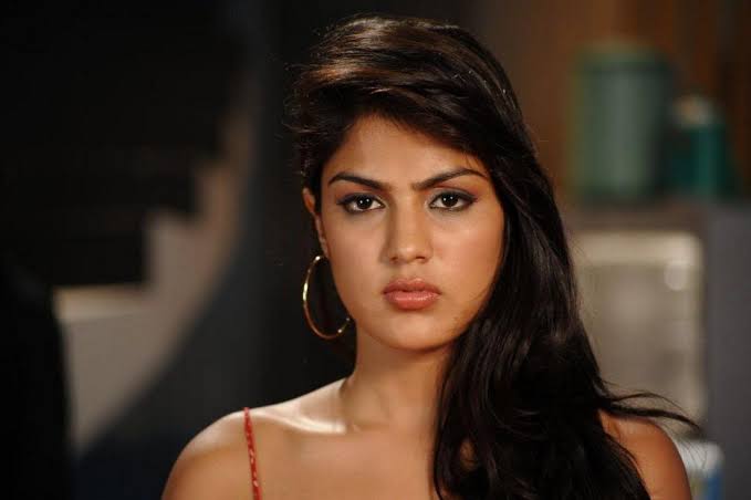 Arnab Goswami as Rhea Chakraborty : A thread