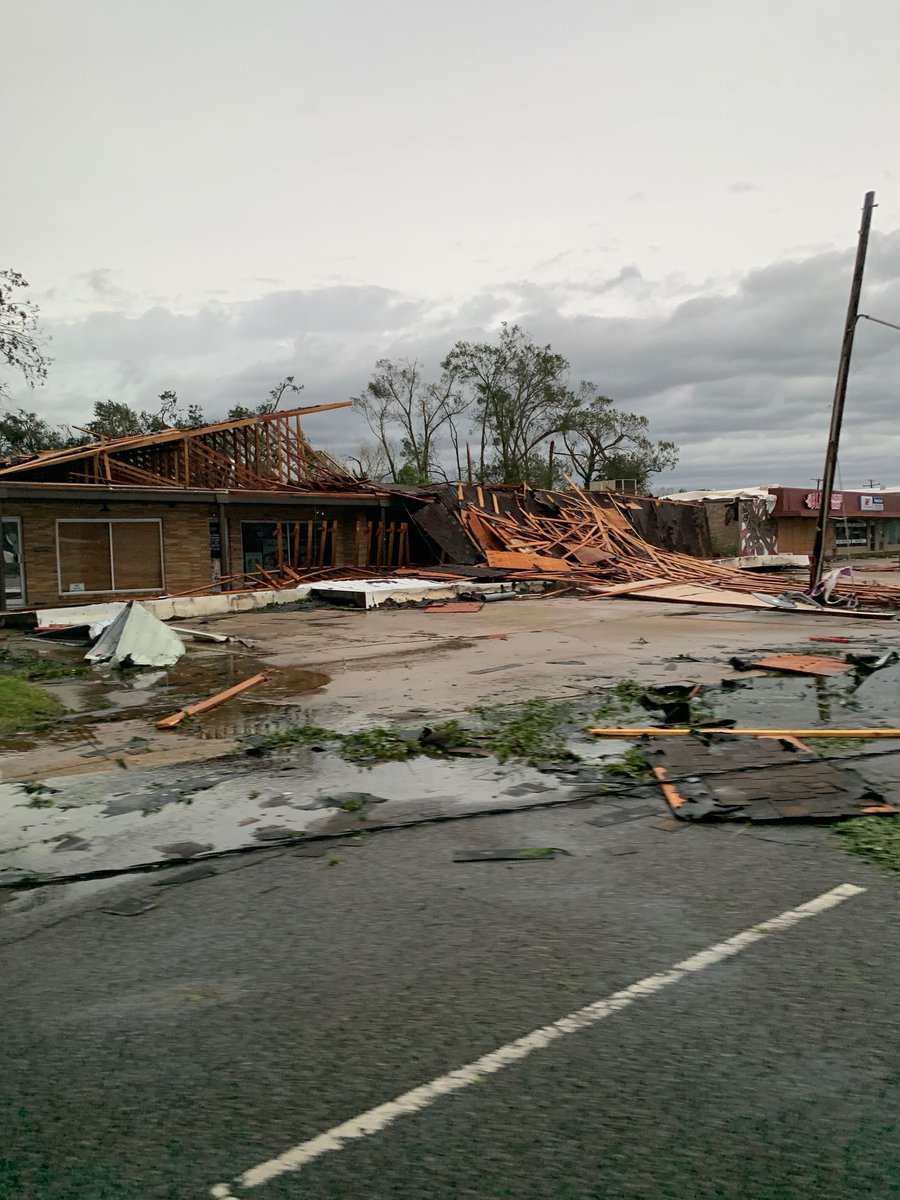 AndrewWMBF's tweet image. Photos are coming in like crazy to our sister station, KPLC. Here's additional damage of the destruction from #Laura in Lake Charles. Unreal. @wmbfnews @jamiearnoldWMBF @JessicaDobsonWX