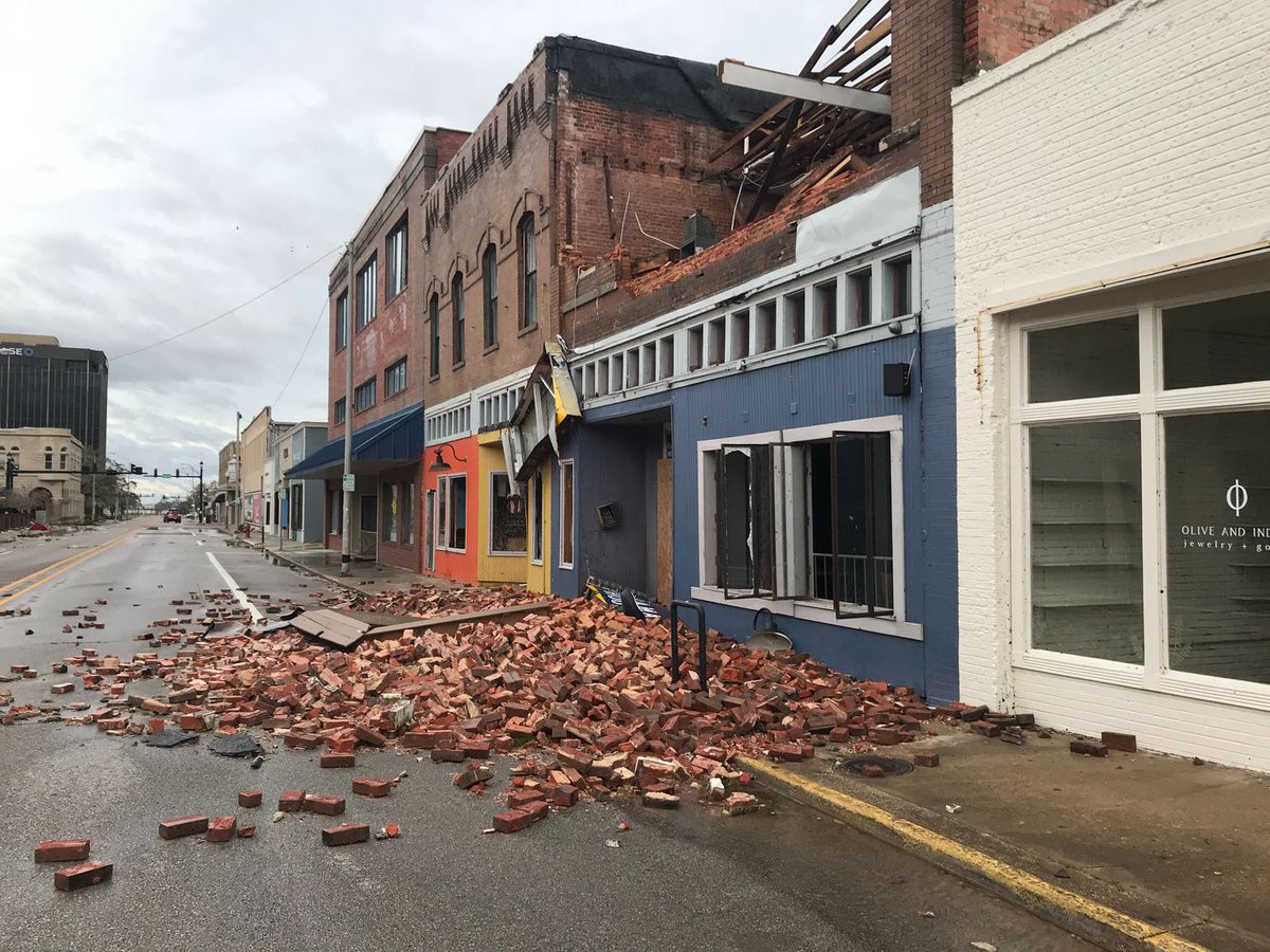 AndrewWMBF's tweet image. Photos are coming in like crazy to our sister station, KPLC. Here's additional damage of the destruction from #Laura in Lake Charles. Unreal. @wmbfnews @jamiearnoldWMBF @JessicaDobsonWX