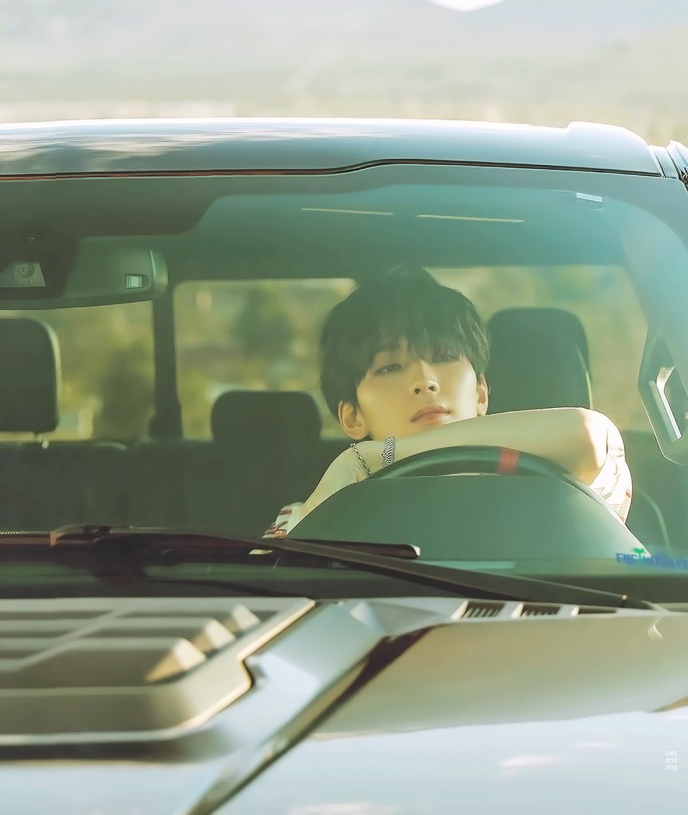 jaunewonu's tweet photo. wonwoo                      hoshi driving  
driving:                       wonwoo crazy: https://t.co/PLgrxCMwsT