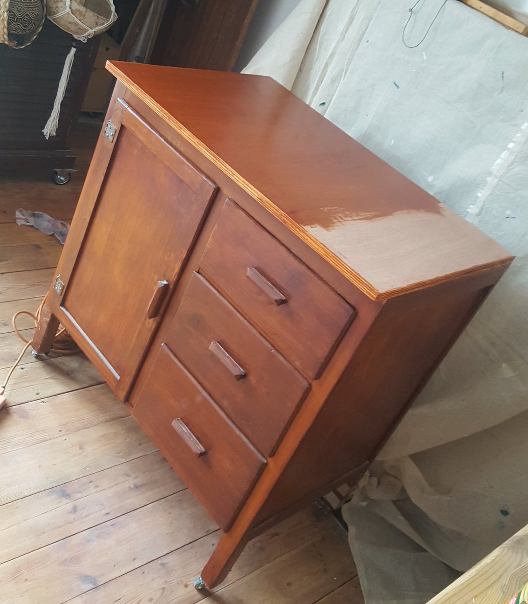 MehrajArts's tweet photo. Top stuck with #Woodglue then stained my  #50s #60s #pantry. Looks a bit #80s at the moment  but when all pieces come togeather I think I will be impressed with it. If I say so myself!
#workinprogress #upcycleing #wood  #1933 #rennovation  #diningroomstudio #ThePersonasofMehraj https://t.co/6LppzwtBrB