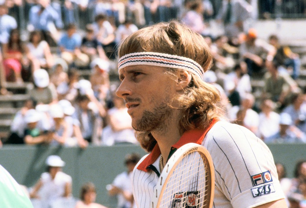 197 : Cette année là, Björn Borg est un rouleau compresseur, et c’est peu de le dire. Lors des Internationaux de France, le Suédois remporte le tournoi en encaissant seulement 32 jeux sur les 7 tours qu’il a joué. Lunaire.