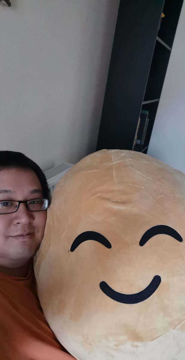 chris_cherng's tweet image. Got my giant potato plushie from @bigpotatogames today from their #VirtuallyExpo giveaway. He's so cuddly!