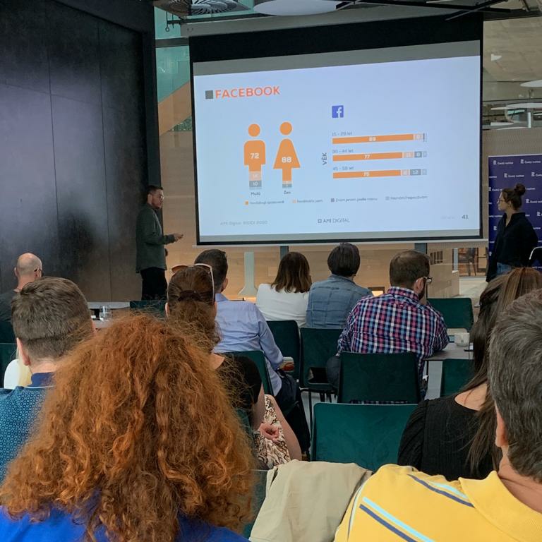 amidigitalcz's tweet image. Facebook je (i) pro starý. Pravidelně ho používá 75 % českých uživatelů ve věku 45 až 60 let, lidé v této věkové skupině na něj dokonce přispívají nejčastěji ze všech.

#AMIDIGITALINDEX #AMIDIGITALINDEX2020