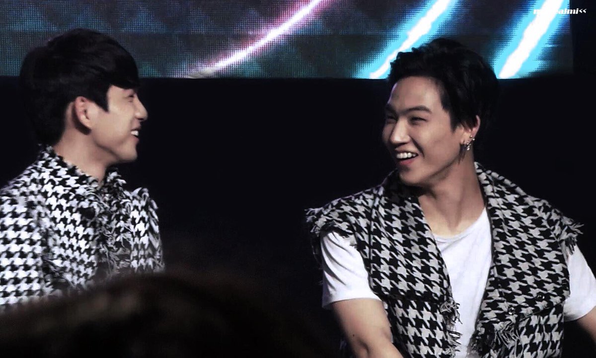  @peachicnvs i wanna know too what jy told jb that was so funny :((