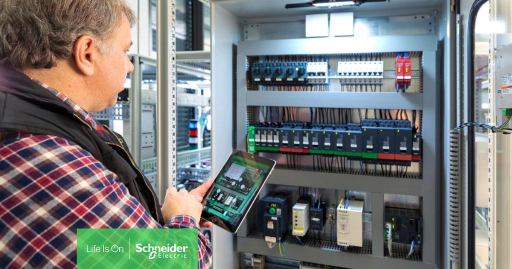SchneiderElecFR's tweet photo. Restez connecté à vos machines et vos clients. Exploitez vos données, en toute cybersécurité. Découvrez nos solutions lors d'un webinar exclusif le 8 septembre 2020 ! Je m’inscris ➡️ https://t.co/9cqpPCmpH7
#ModiconM262 #EcoStruxureMachine #LifeIsOn #Innovationateverylevel https://t.co/WUXFcJngmJ