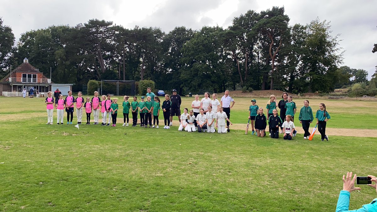 RopleyCCWomen's tweet image. Great performance today from the girls and lots of fun @RopleyCCLadies @petersfieldcc @falklandcc @Hursleyladies #girlsdevelopment @Historyheroesuk @HampshireCB
