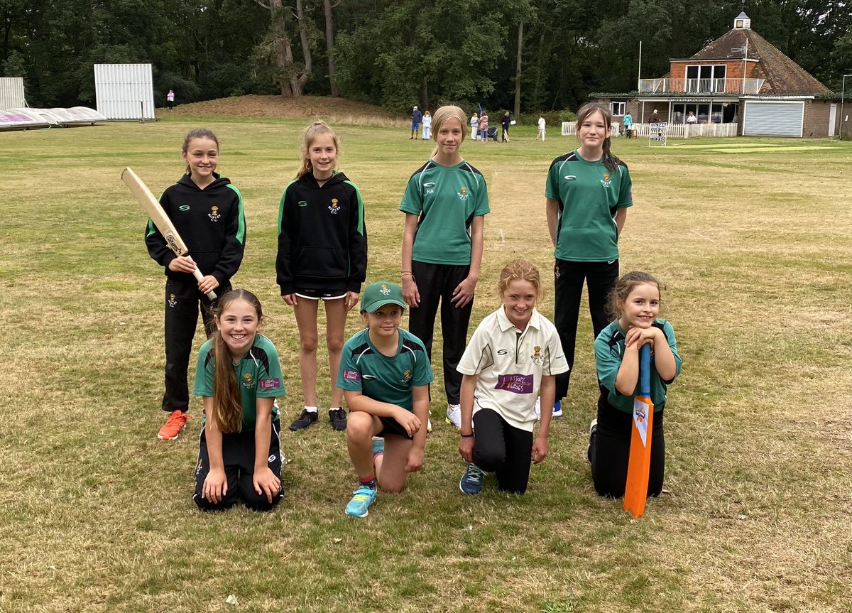 RopleyCCWomen's tweet image. Great performance today from the girls and lots of fun @RopleyCCLadies @petersfieldcc @falklandcc @Hursleyladies #girlsdevelopment @Historyheroesuk @HampshireCB