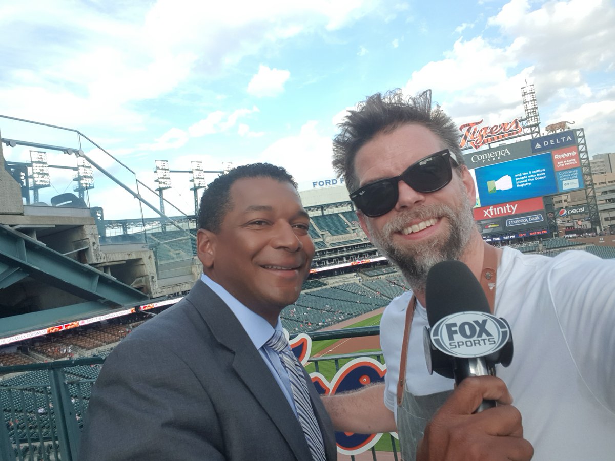 19/08/27 Chicago to Detroit MLB Ballpark 18/30 Comerica Park @Tigers vs  @IndiansMet  @iamtrevort of  @FOXSportsDet before this one. Comerica is a gorgeous ballpark reflecting Detroit's motor roots and wonderful downtown skyline. #DetroitRoots    @beckjason  @Zack_Hess38  @EmilyCWaldon