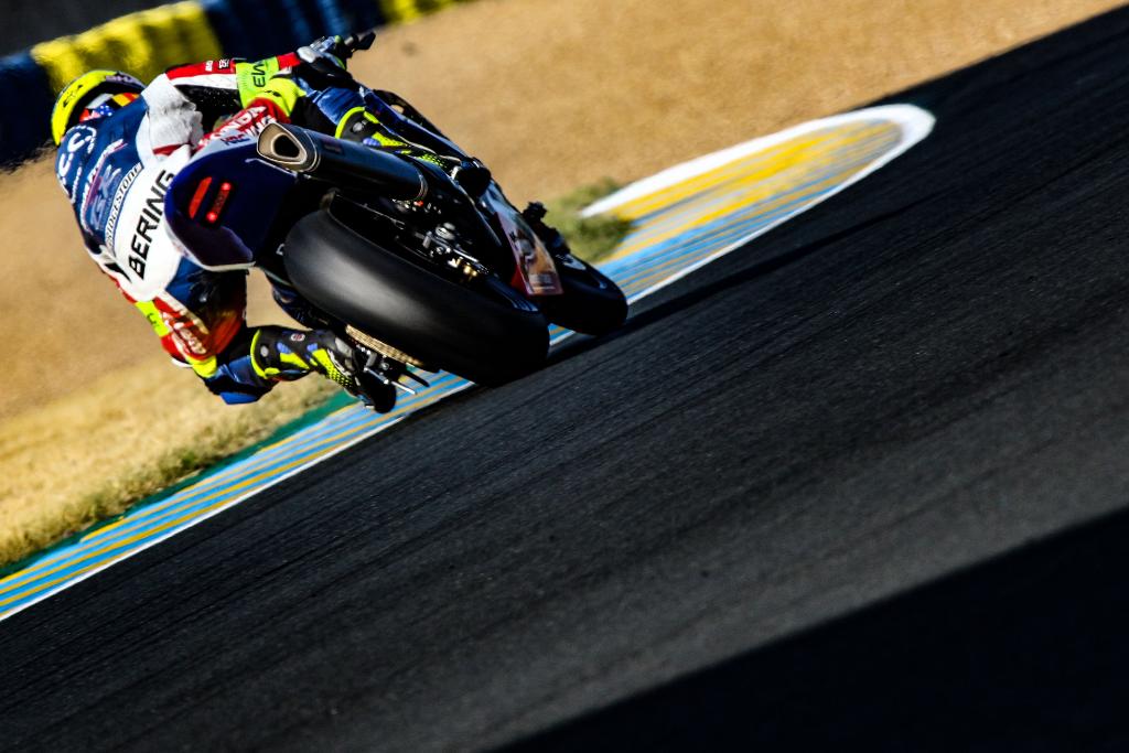 A new challenge awaits the 2020 #Fireblade this weekend as <a href="/TSRHondaFrance/">TSRHondaFrance</a> will race the <a href="/24heuresmotos/">24 Heures Motos</a> with <a href="/FreddyForay/">Freddy Foray</a> <a href="/joshhookdotnet/">Josh hook</a> and <a href="/mikedimeglio63/">Mike Di Meglio</a> 

The 43rd edition of the race will get underway on Saturday 29 August.

#PoweredByHonda | #FIMEWC | #24hMotos