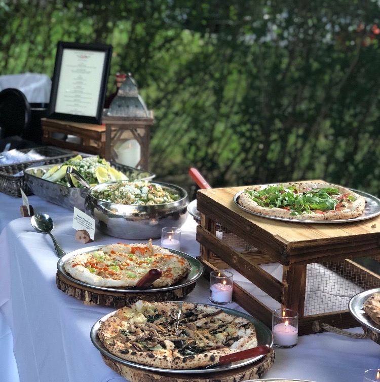 Host your next mini event from the comfort of your own home with Posto Mobile! Let us do the cooking as you celebrate with your family and colleagues 🍕🍝 Contact info@postomobile.com for more information and to inquire!