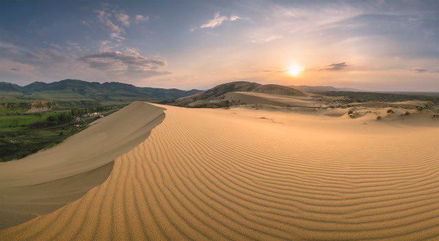  Sarykum is the largest dune not only in Russia, but throughout Eurasia. The uniqueness of the dune is that it’s not located in the desert, but rather surrounded by green steppe and year-round snowy mountains.