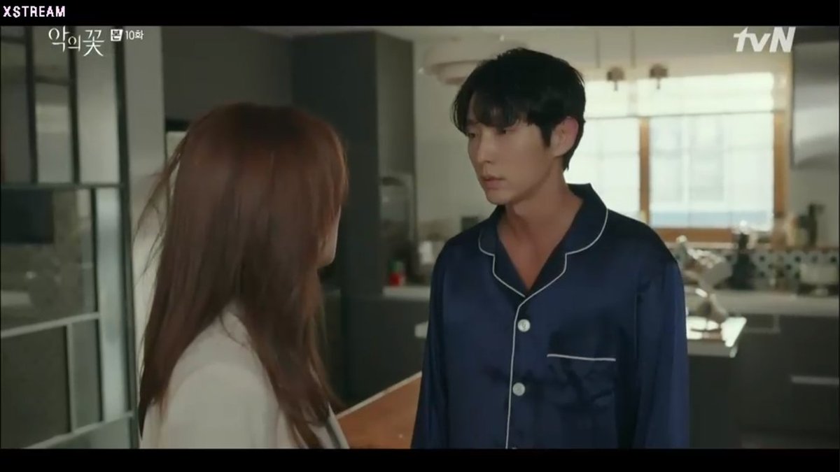 NOW ITS HYUNSOO'S TURN TAKING OFF HIS WEDDING RING. WTF!?  #FlowerOfEvil