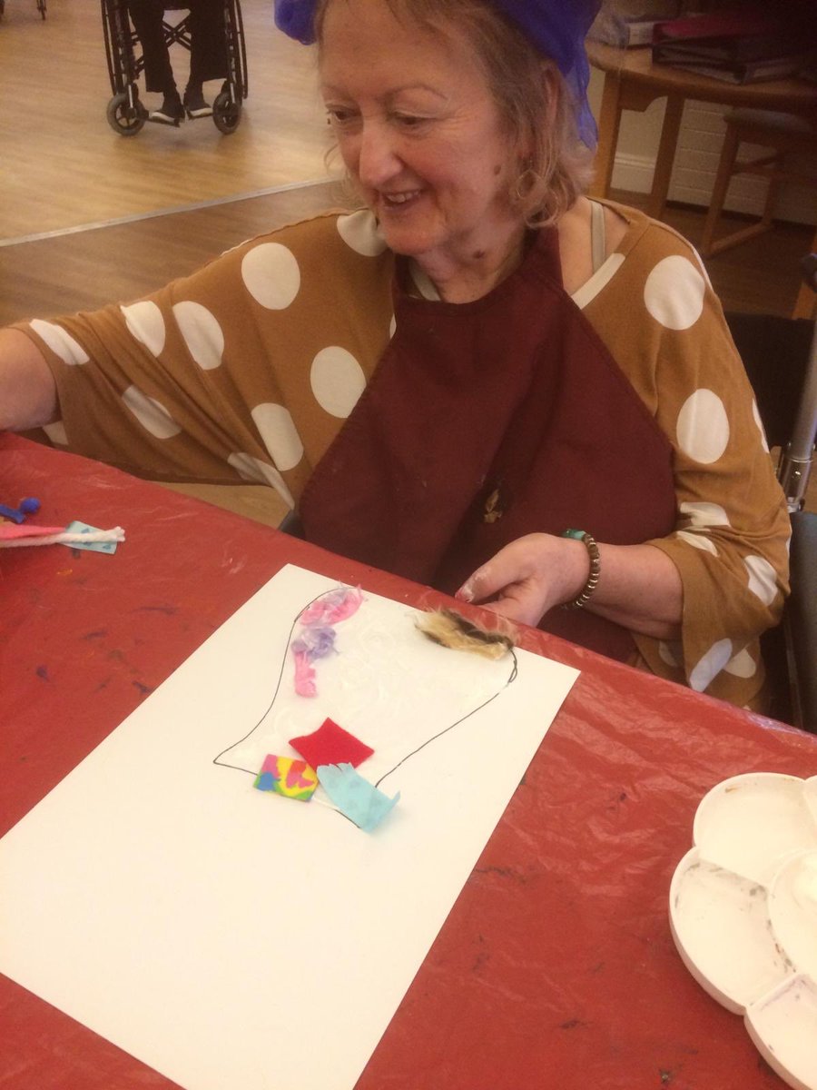 Arts &amp; Crafts in full swing 🎨🌸

The residents at Grace Manor in #Gillingham enjoying a fantastic afternoon’s creativity. Looks fab! 🙌🏻

<a href="/Artsincarehomes/">Arts in Care Homes</a> #artsincare