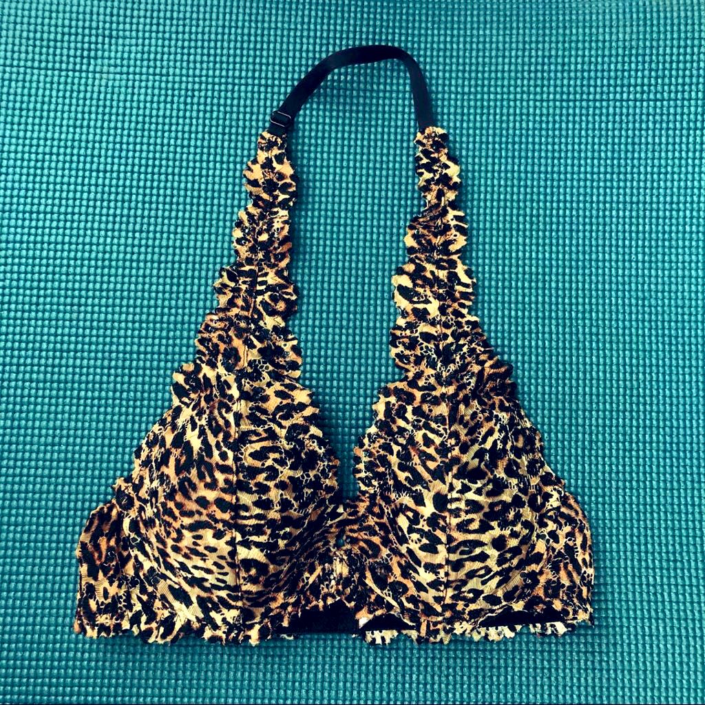 Adjustable halter neck strapSize: small (34a)Price: N800  #NIGHTMARKETWITHDAMMYB