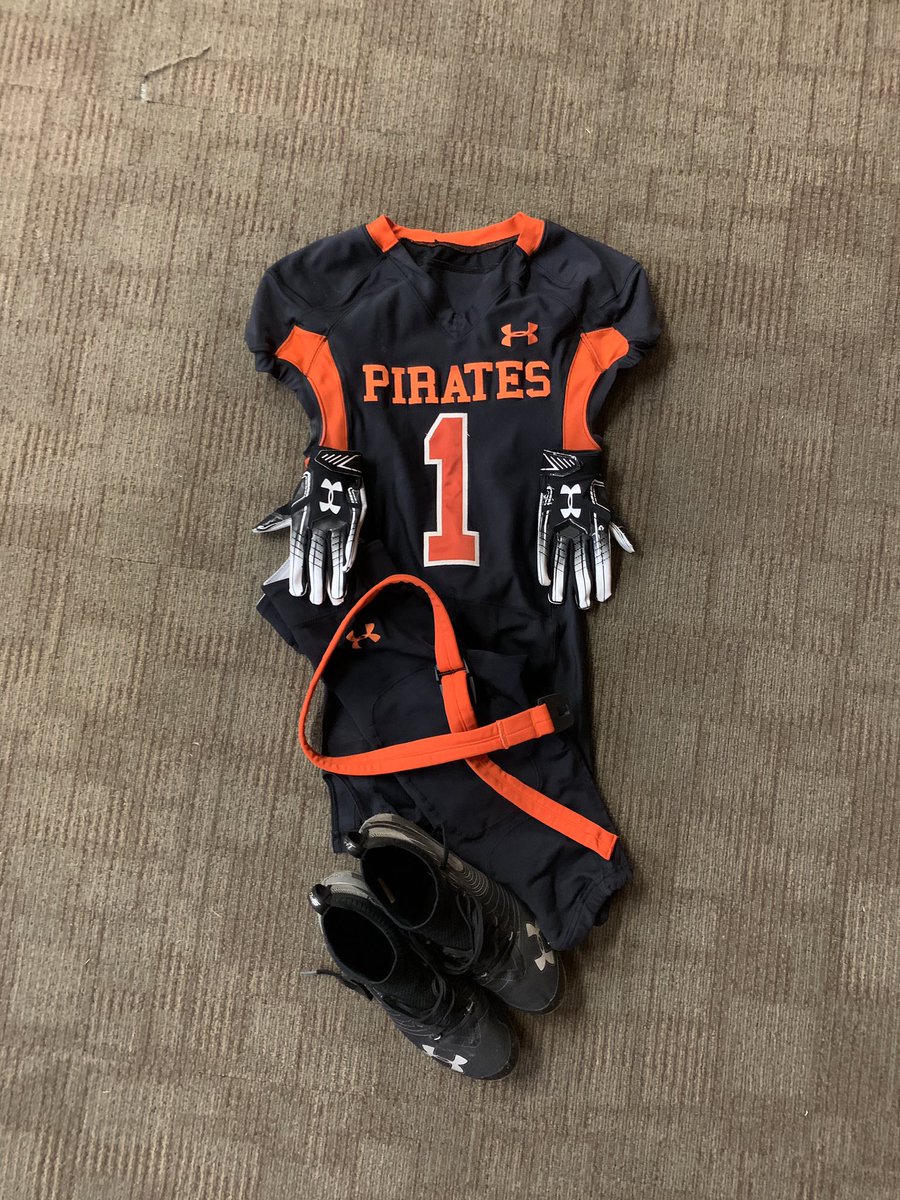 SPHSPIRATES's tweet photo. Uniform combination tonight at “The Pitt” consists of the traditional all black. #TraditionStartsHere #2020Vision https://t.co/A52ChWo1Nt