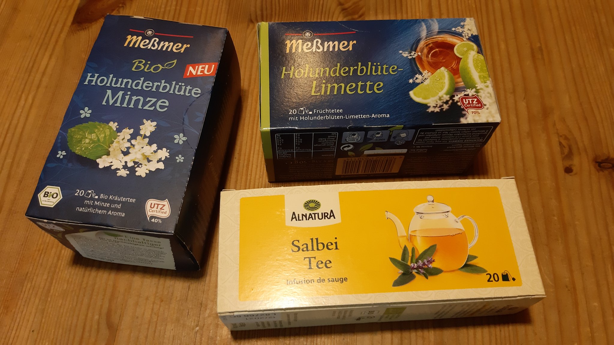 Kamelieの北ドイツ 生活 ハーブティー買い足してきたのでご紹介 左 Holunderblute Minze ホルンダーブリューテ ミンツェ エルダーフラワーミント 右上 Holunderblute Limette ホルンダーブリューテ ライムッテ エルダーフラワーライム 右下