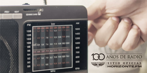 Desde aquel de 27 de agosto de 1920 muchas cosas han pasado. Sin embargo, la radio ha logrado adecuarse satisfactoriamente a los cambios producidos. Hoy, su relacion de intimidad y cercania con el publico continua intacta y tan vigente como siempre.
Feliz Dia. #100AñosDeRadio