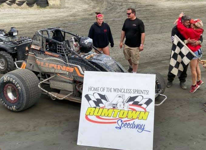 BerryTunk's tweet image. For being a winged driver, it's been a great first season running a wingless sprint car in my career. Thanks to @XXXRaceCo for building great cars!