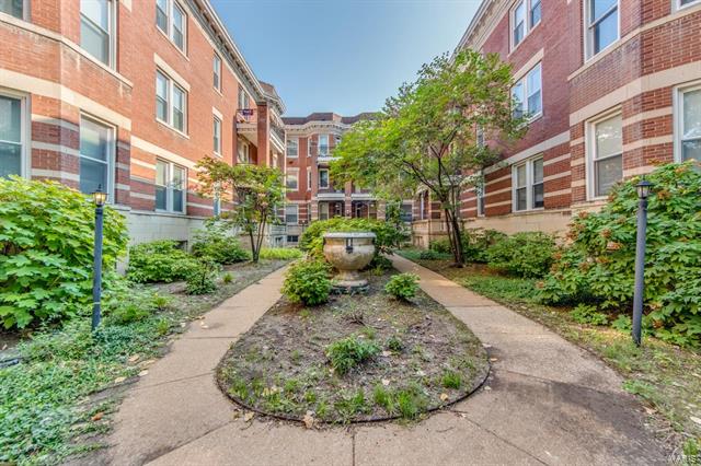 RemaxStLouisMO's tweet photo. Check out our newest listing in #SaintLouis! Tell us what you think!  #realestate https://t.co/IJbYHgGD61 https://t.co/KBRMICIFgb