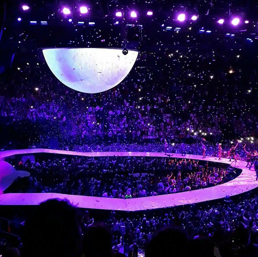 andy_nessi's tweet photo. Il y a un an, je passais la meilleure soirée de toute ma vie avec Ariana Grande...🥺☁️🌙 #SWTParis #SweetenerWorldTour https://t.co/oPoPahx2dw