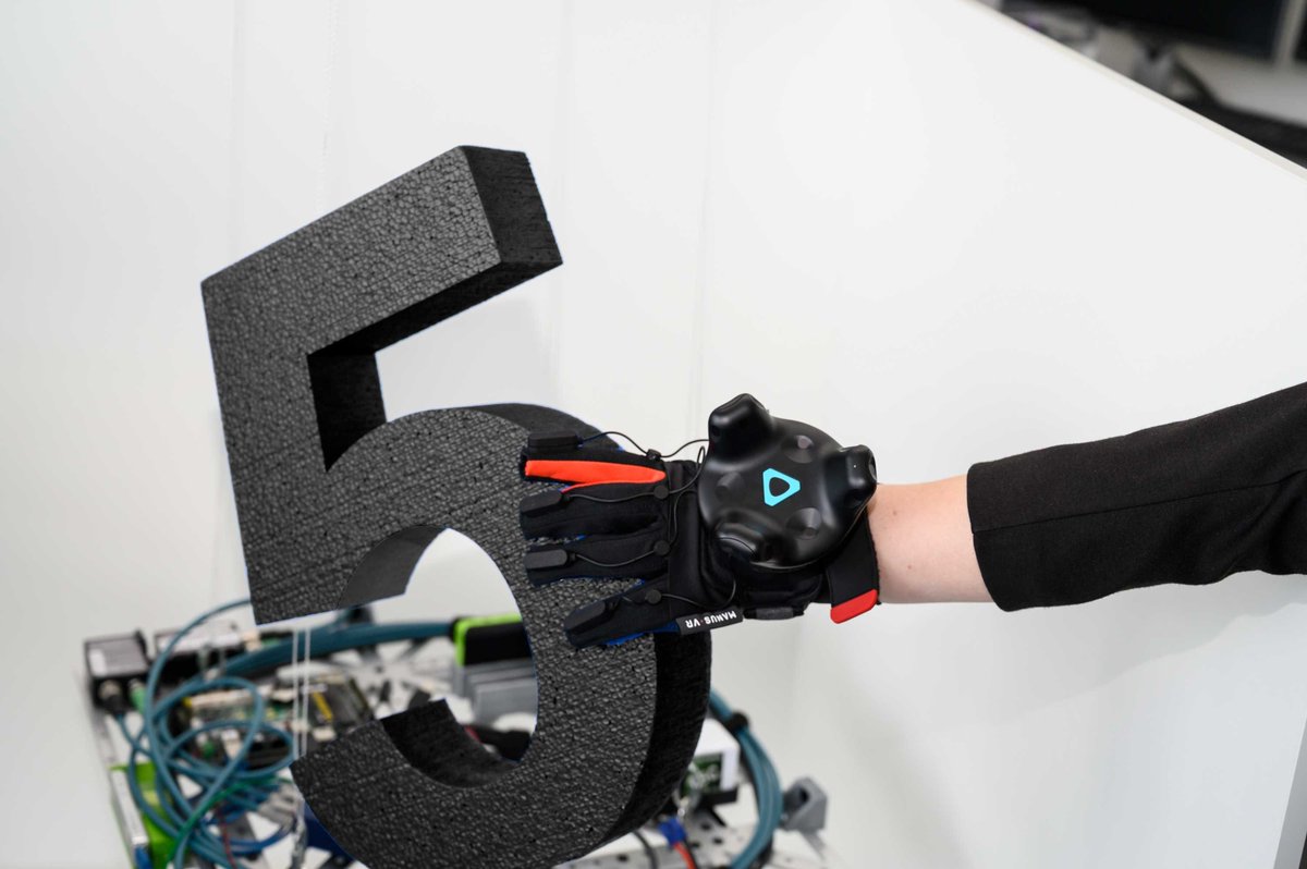 5 Sinne: Ein Studium an der <a href="/ost_fh/">OST – Ostschweizer Fachhochschule</a> schult nicht nur den Kopf, sondern vermittelt auch praktische Fähigkeiten. Noch 5 Tage bis zum offiziellen Start! #ostschweizerfachhochschule #ost #ausdreiwirdeins #countdown #fusion