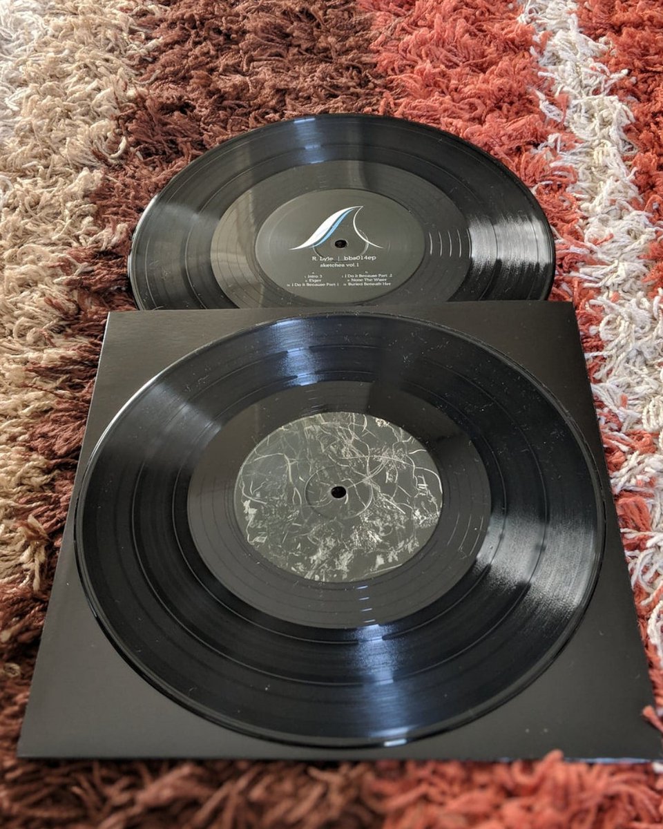 BlckBeaconSound's tweet photo. R. Lyle released #debut #EP way back in '18, on 10". Fond of soundscaping, #RLyle talent was picked up by @gillespeterson &amp; @FutureBubblers. R. Lyle now prod. under guise of #CultArchitect lending live music skills.

#electronicmusic #livemusic #music #Sheffield #forwhatwelove https://t.co/Q1dFPm1dUx
