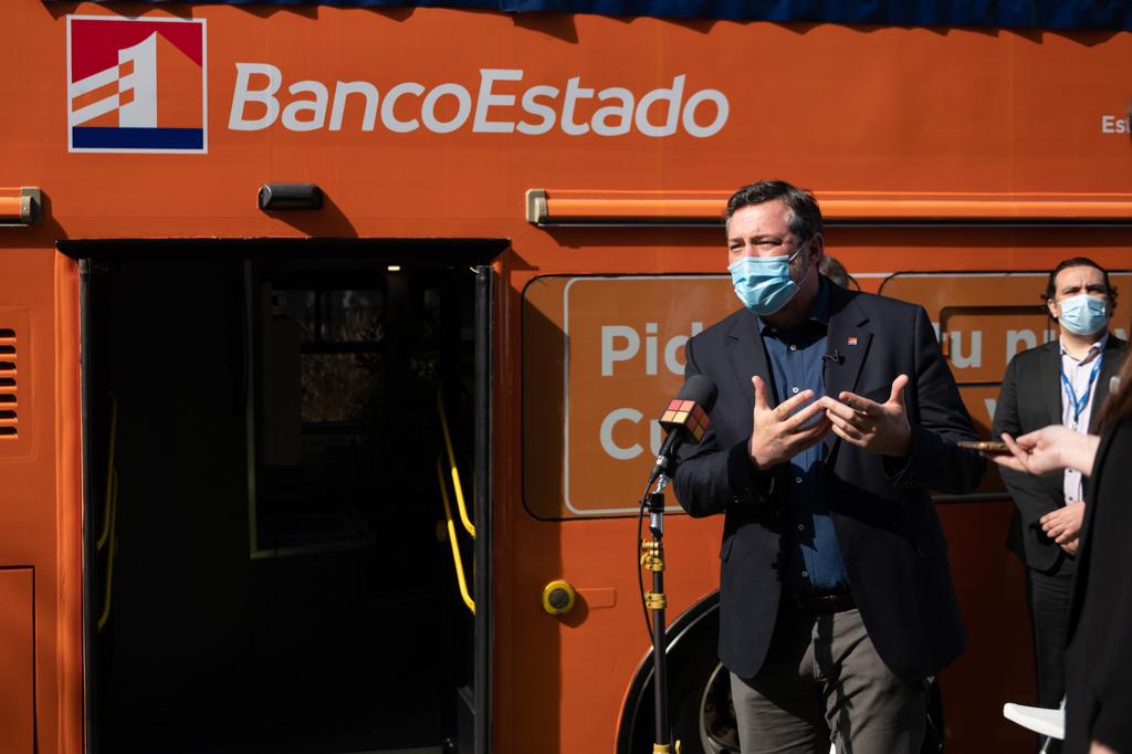 Este servicio, que ha sido posible implementar gracias a la Alianza con <a href="/turistikchile/">Turistik</a>, cuenta con tres buses con 6 estaciones de trabajo cada uno.