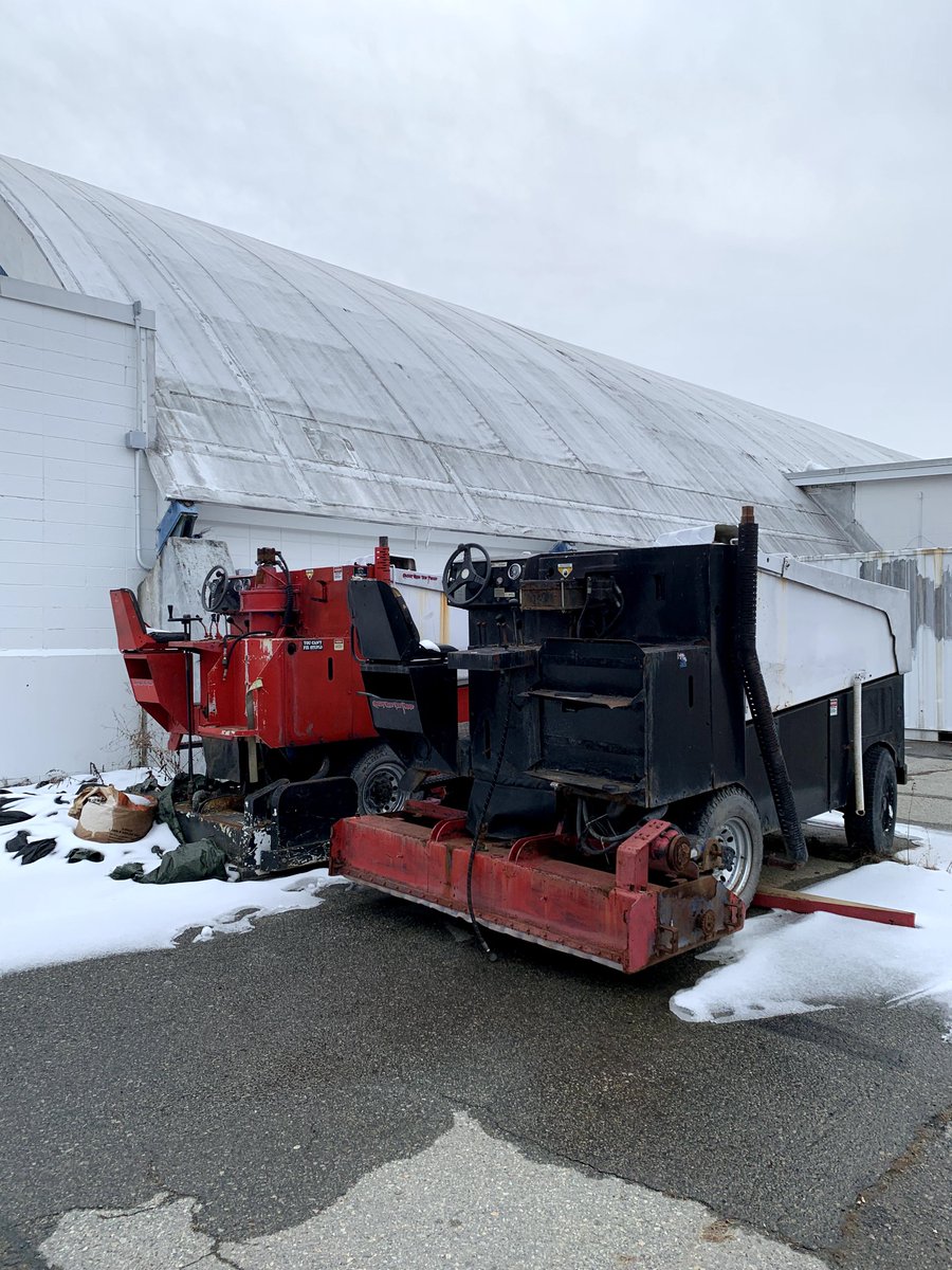 RinkStories's tweet photo. What would you ask someone who knows a lot about the Zamboni and ice resurfacing?
Iβll put the best questions to an expert who will appear on the podcast soon.
#zamboni #makingice #ice #resurfacing https://t.co/M0tkcar7VU