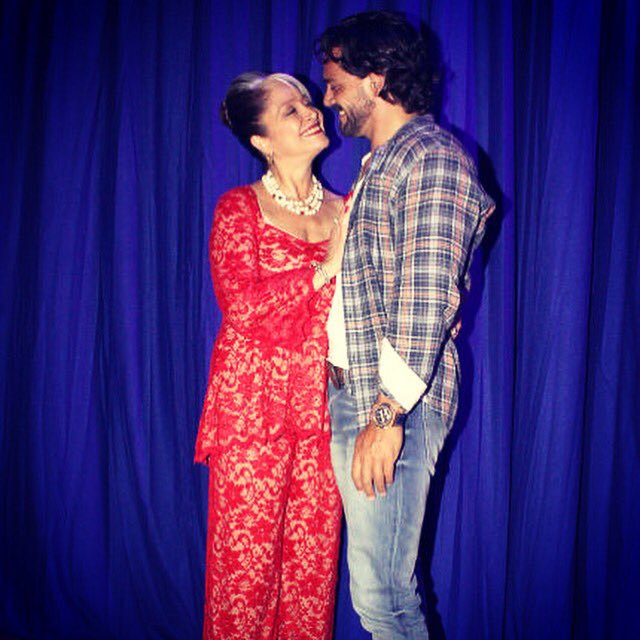 DianaArce23's tweet photo. Muy Feliz Cumpleaños a la Suegra de TODO el #TeamDelaFuente 😜❤ @DanielaRomoWeb Le deseamos lo Mejor, en esta Nueva Vuelta Alrededor del Sol, Dios la Bendiga Siempre...Un Abrazo Grande!!! 🤗🥳

#DanielaRomo #CristiánDelaFuente https://t.co/8RToNEG1am