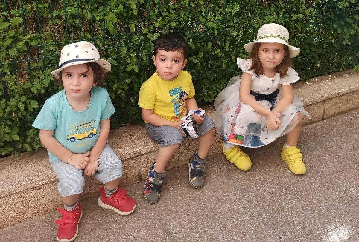 tugba_k_k_'s tweet photo. AİLE BİRLİĞİ haktır.

👉Eskisi gibi 1 yılda İSTEMİYORUZ!

👉4 YIL DOLDU diyorum! 1460 gündür aile bütünlüğümüz yok!

👉Size soruyorum: Çocuğunuz bir gün ANNESİZ UYUYOR MU?

ZiyaHcm KavuşturBizi #Ölüyoruz! https://t.co/NC7qNIGBWd