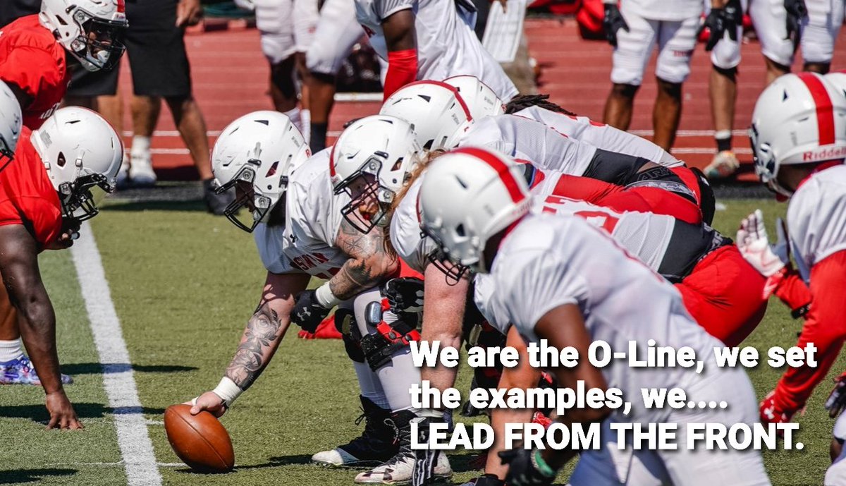 kimwilliams6364's tweet image. Govs O-Line rocks! ❤🎩🏈#fivestrong @buckywilliams5 @blakemitchell54 @BigsexyySeth @PYB_KBB @gabell3459