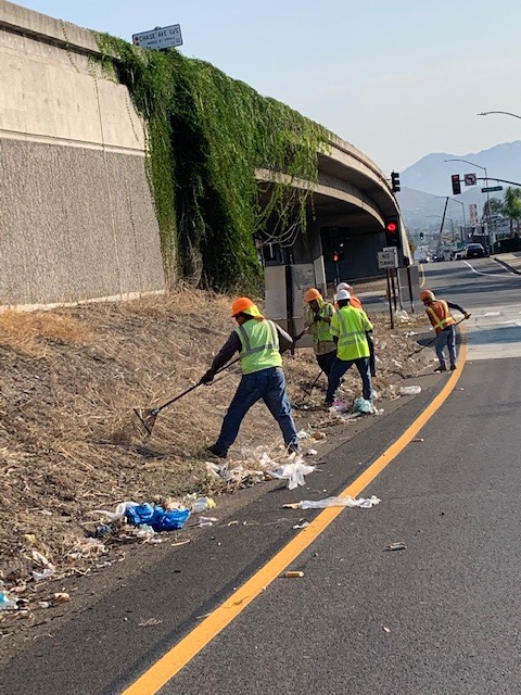 Slow down and move over today at the EB I-8 Chase Ave ramps so crews can remove litter and dry brush. #BeWorkZoneAlert