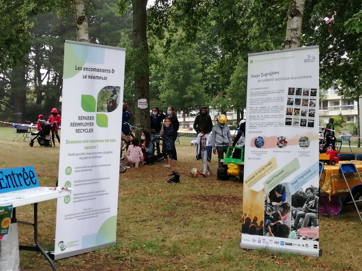 GilletJocelynRN's tweet photo. Aujourd'hui passage au "Marché des déchets en trésor" au parc du Clos fleuri organisé par Environnements solidaires. #SaintHerblain 

#Économiecirculaire #Zérodéchet #StopUsageUnique https://t.co/eRYCsOJwjh