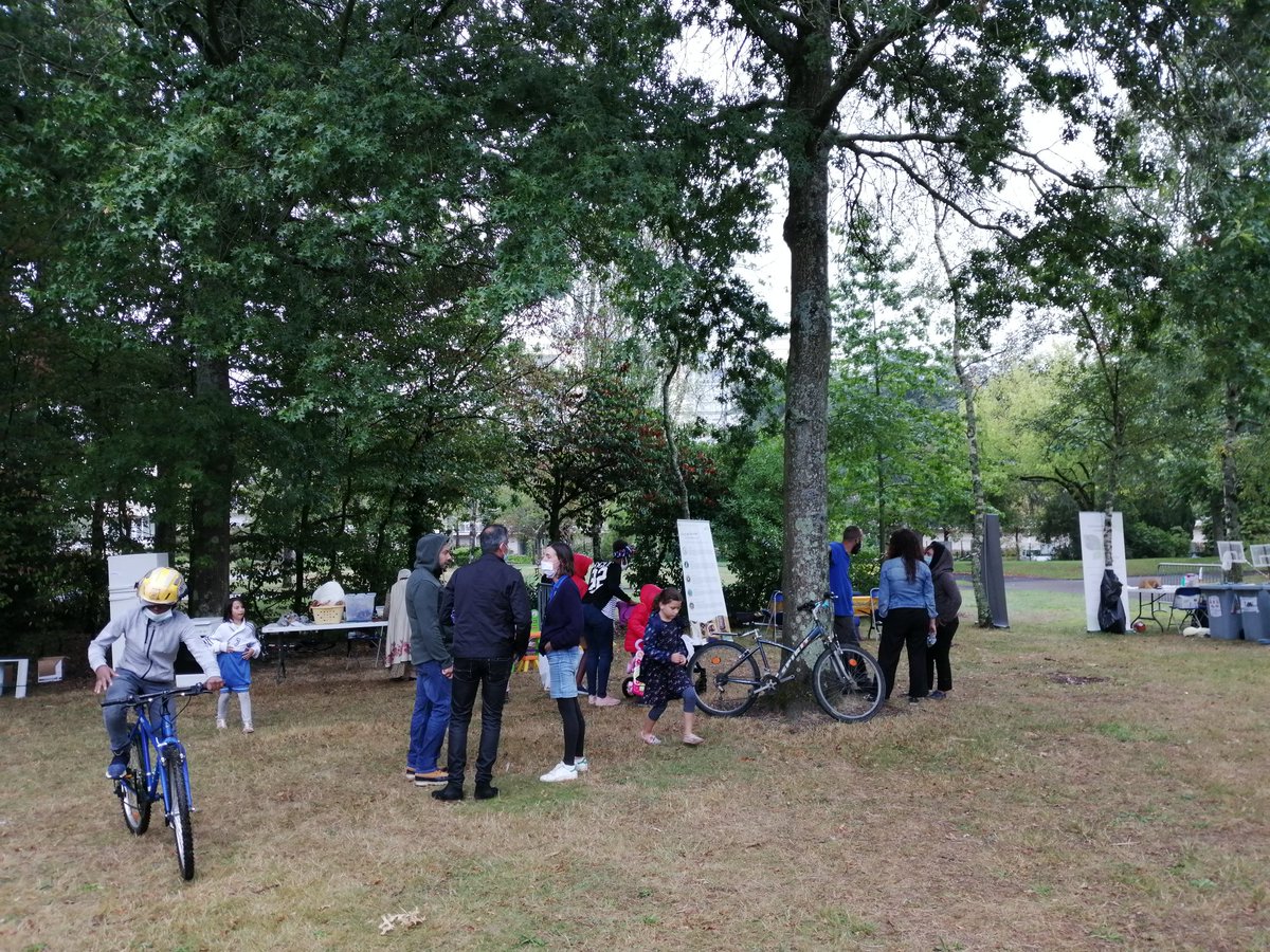 GilletJocelynRN's tweet photo. Aujourd'hui passage au "Marché des déchets en trésor" au parc du Clos fleuri organisé par Environnements solidaires. #SaintHerblain 

#Économiecirculaire #Zérodéchet #StopUsageUnique https://t.co/eRYCsOJwjh