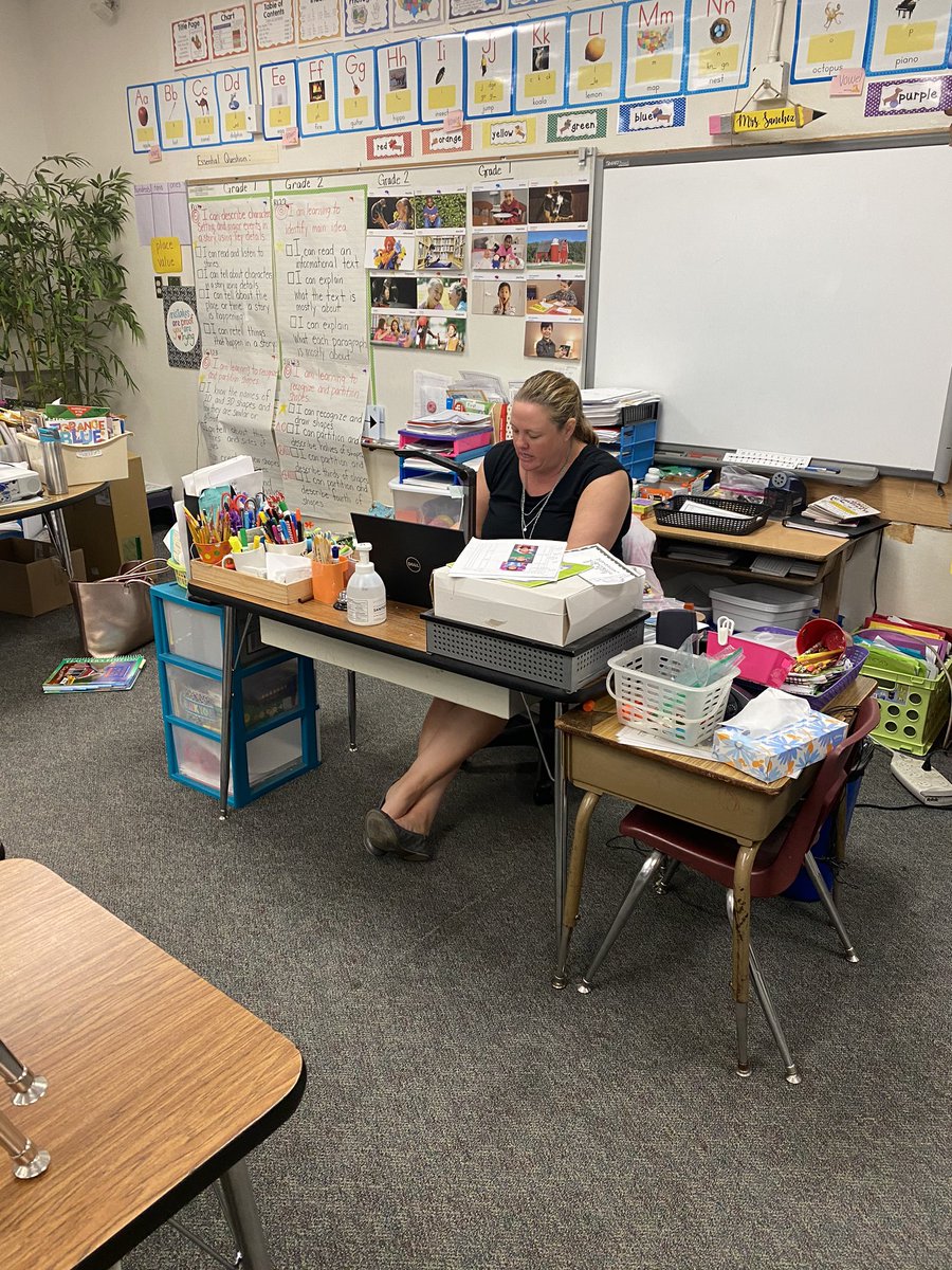 FUSD_Maple's tweet image. Maple teachers are teaching, guiding and supporting our Mustangs. Thank you for all you do! #TeamworkMakesTheDreamwork #maplestrong