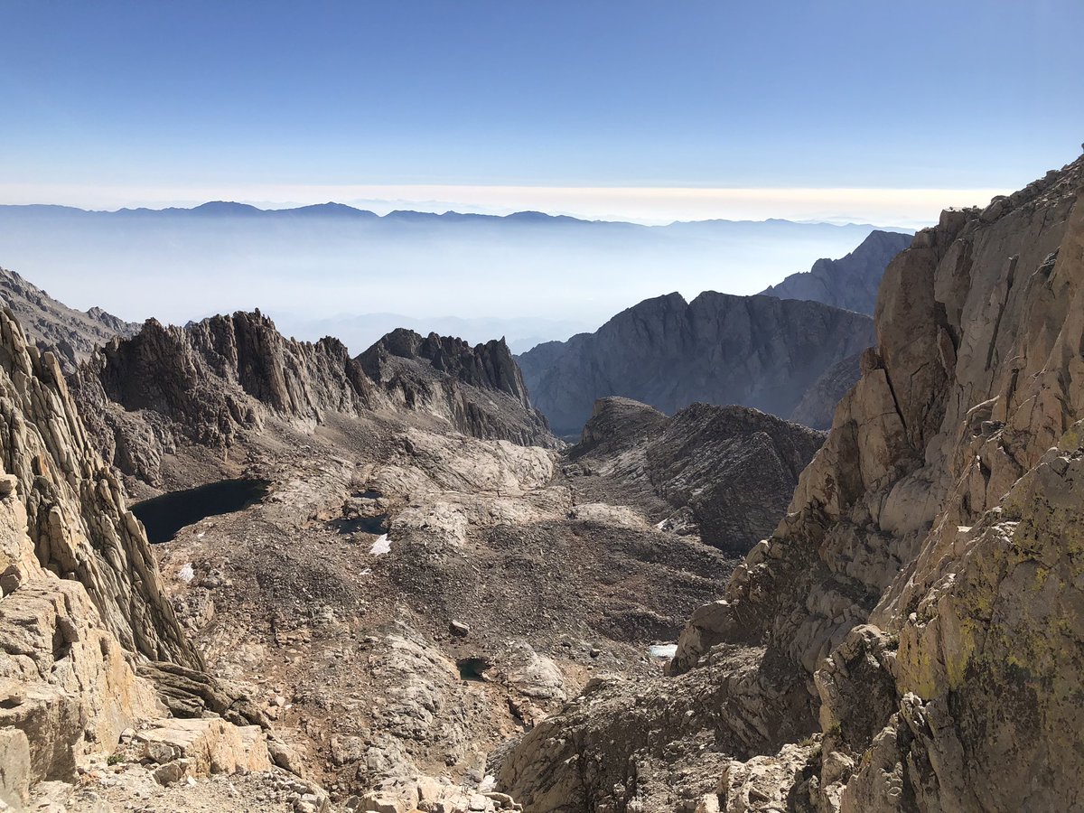 ChiefDave_RFD's tweet image. Did a one day up and back on Mt. Whitney yesterday. A little more smoke than I would like but a fun (long) day. View of #CASTLEFire from the top