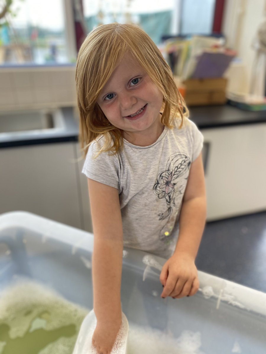 BowhouseBairns's tweet image. We have been exploring water in ELC. Our wee people have developed their mathematical language by measuring how full/empty the resources are whilst exercising their motor skills with pouring #earlynumeracy #waterplay